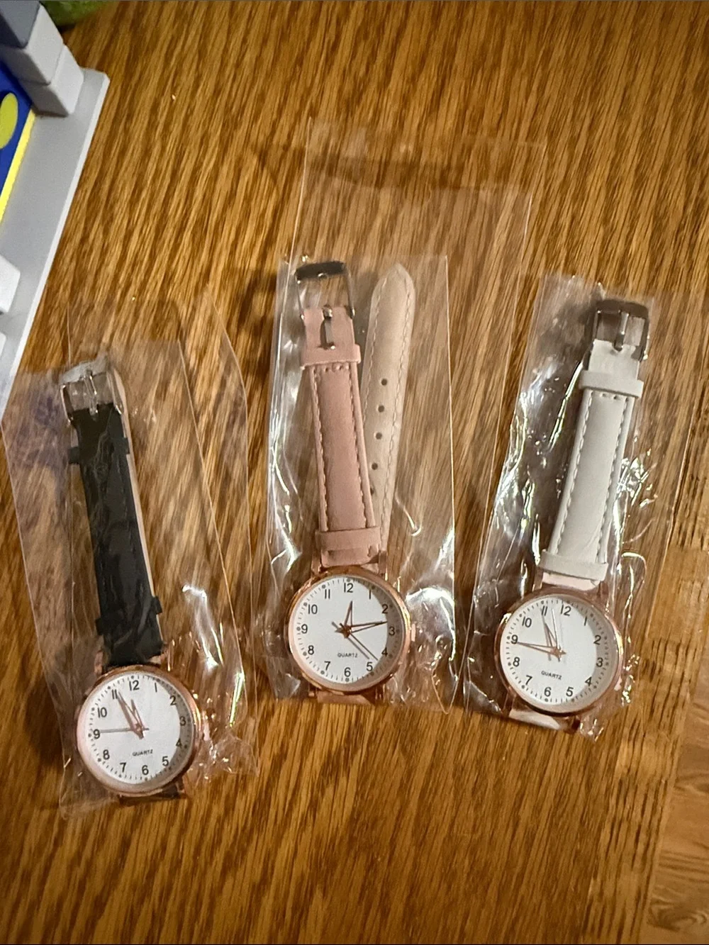 Classic Leather Strap Men's Watch - Black, Pink, White